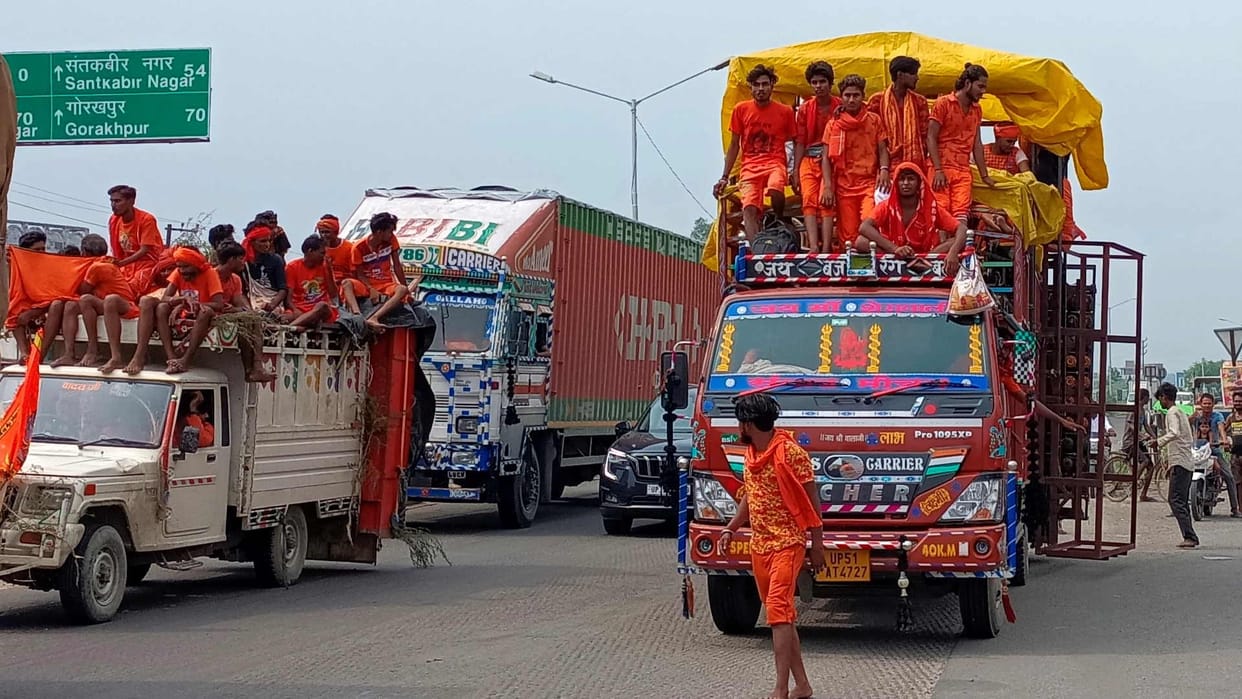 Gorakhpur Lucknow highway completely closed due to Kanwar Yatra