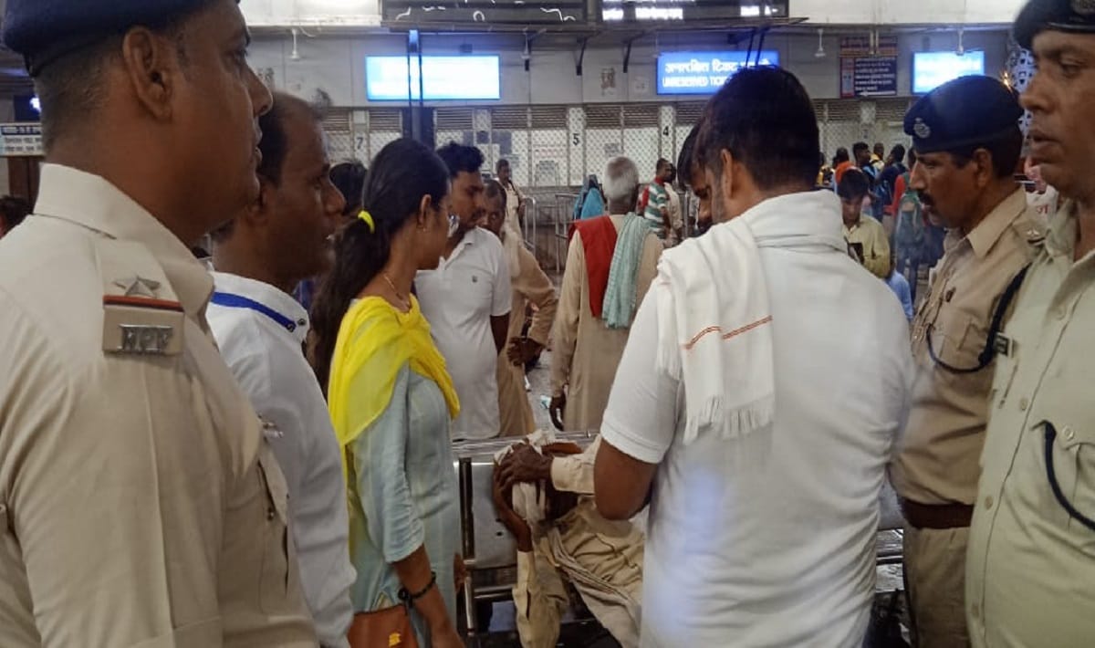 Passenger Hall of PDDU Junction rocked by loud explosion panic among passengers