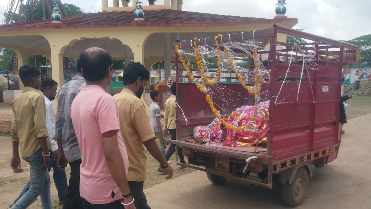 Damoh unique animal love cow gauri last farewell people got emotional in hata damoh