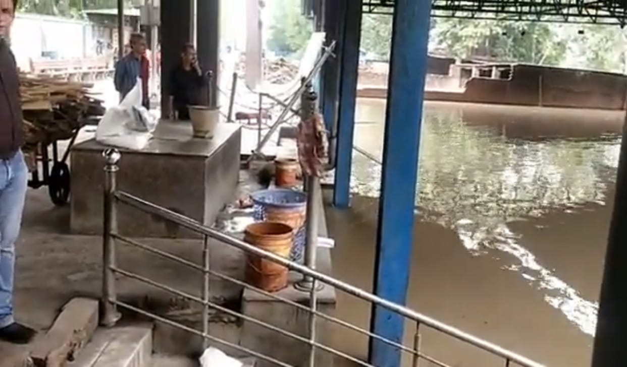 Delhi Flood: Order to close Geeta Colony crematorium, flood situation may become more serious today