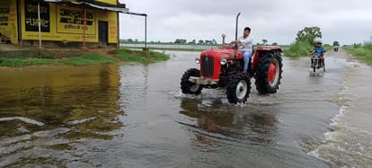 Ganga overflowing: District Magistrate reached the embankment and took stock of the situation