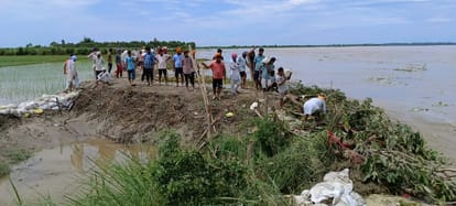 Ganga overflowing: District Magistrate reached the embankment and took stock of the situation