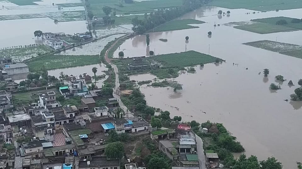 Haryana Flood Situation, Crack in embankment of Samaspur village of Karnal, water filled in 27 villages