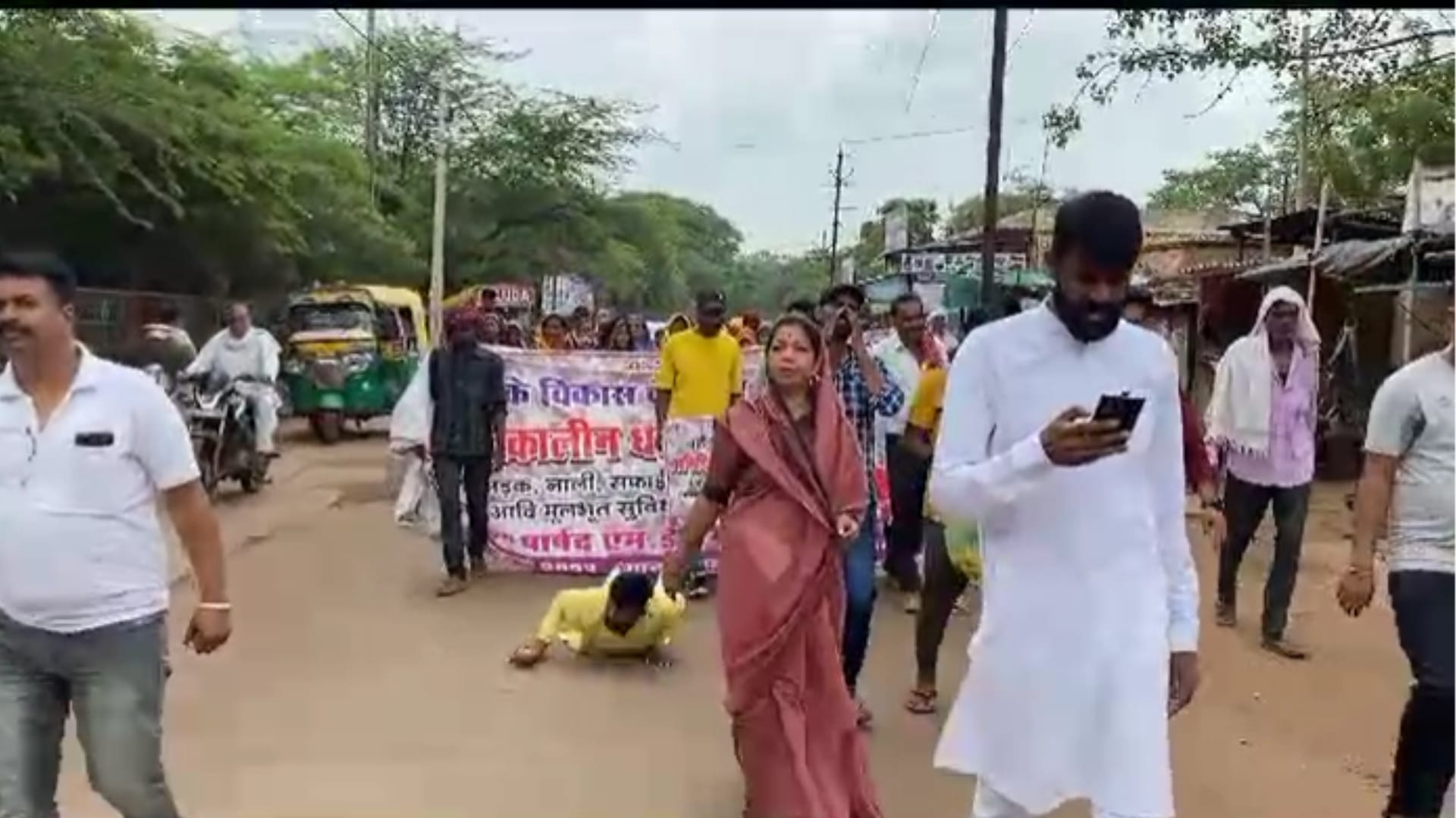 कांग्रेस पार्षद ने भरी पैंड