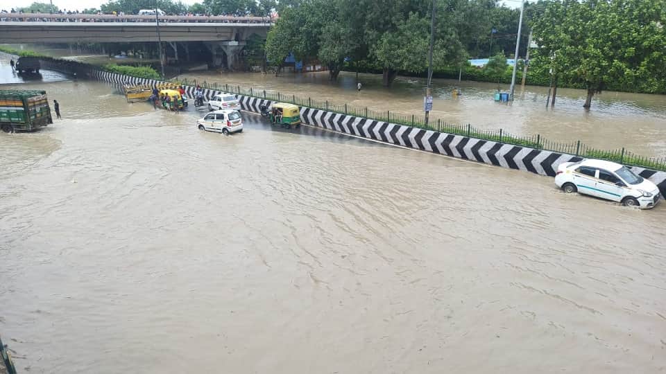 Delhi yamuna flood update water entered in low lying areas besides ring road and isbt kashmiri gate