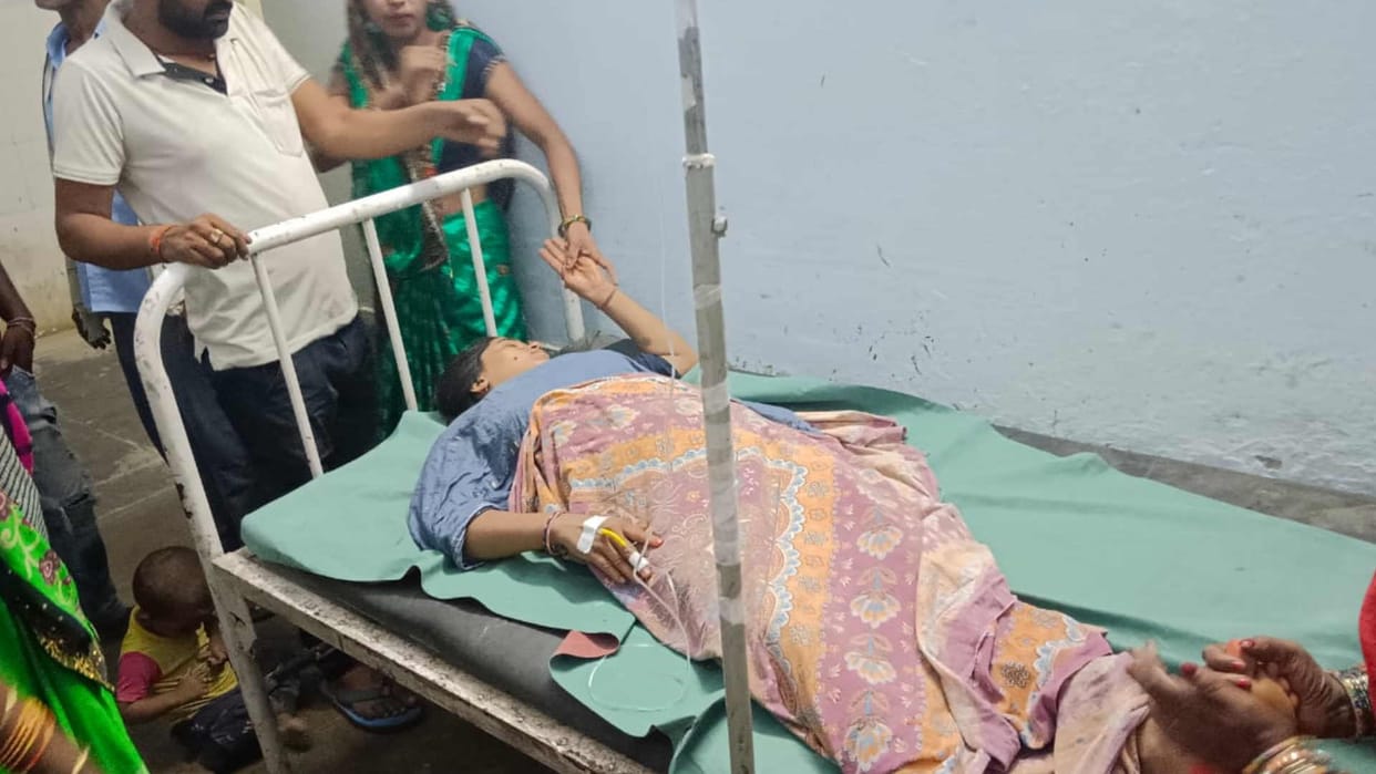 11 scorched due to high tension line wire condition of four critical in Kushinagar