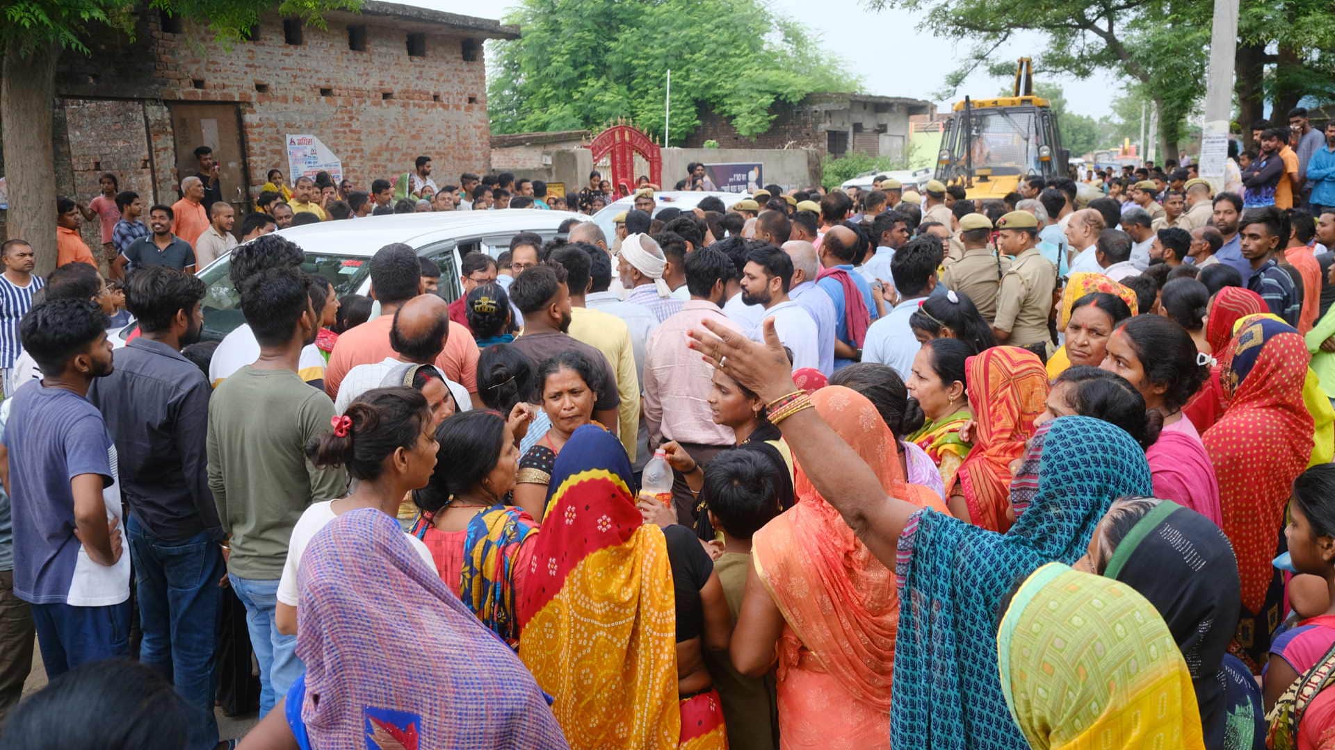 Khorabar Township Medicity Scheme against protest in gorakhpur