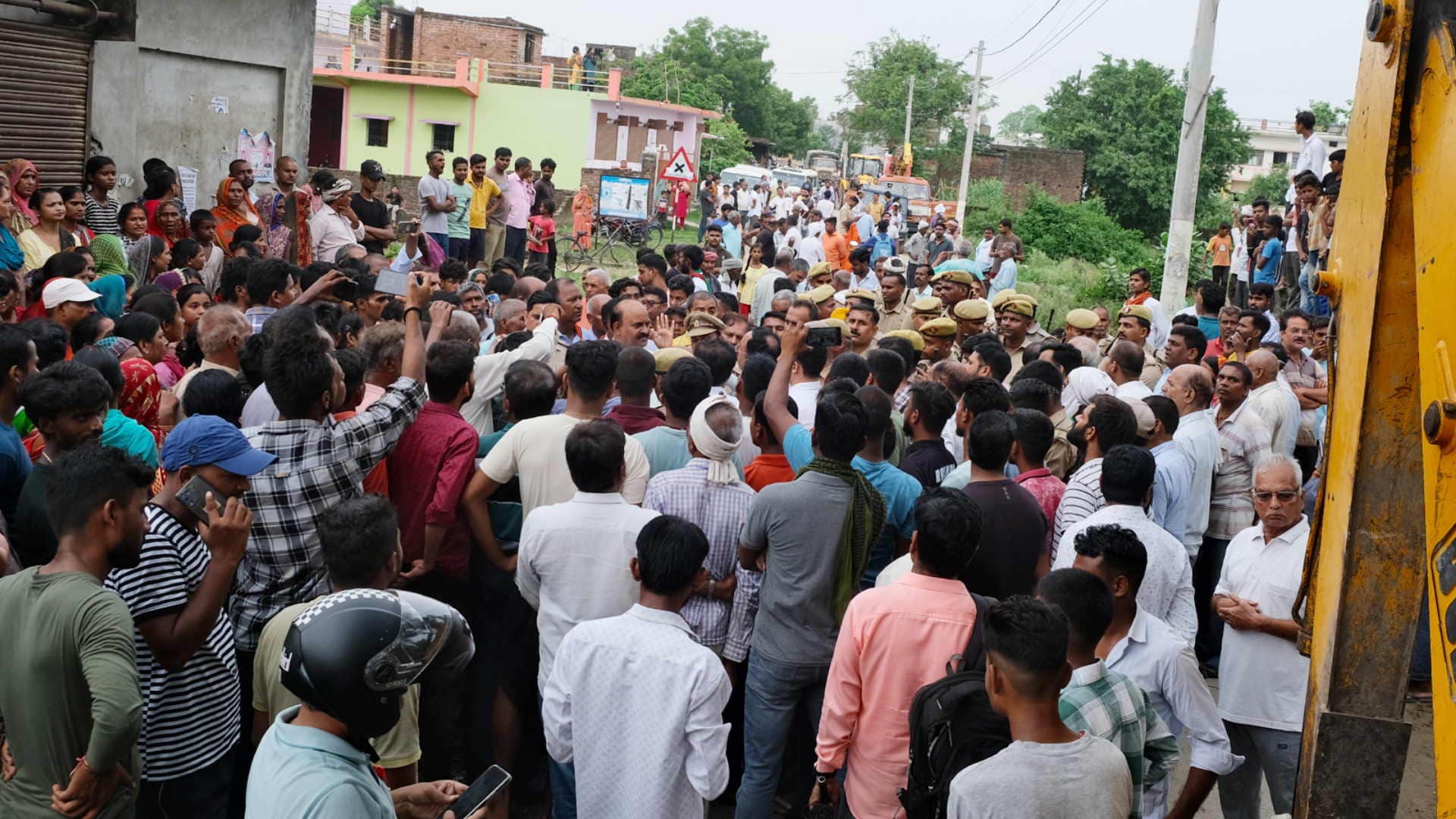 Khorabar Township Medicity Scheme against protest in gorakhpur