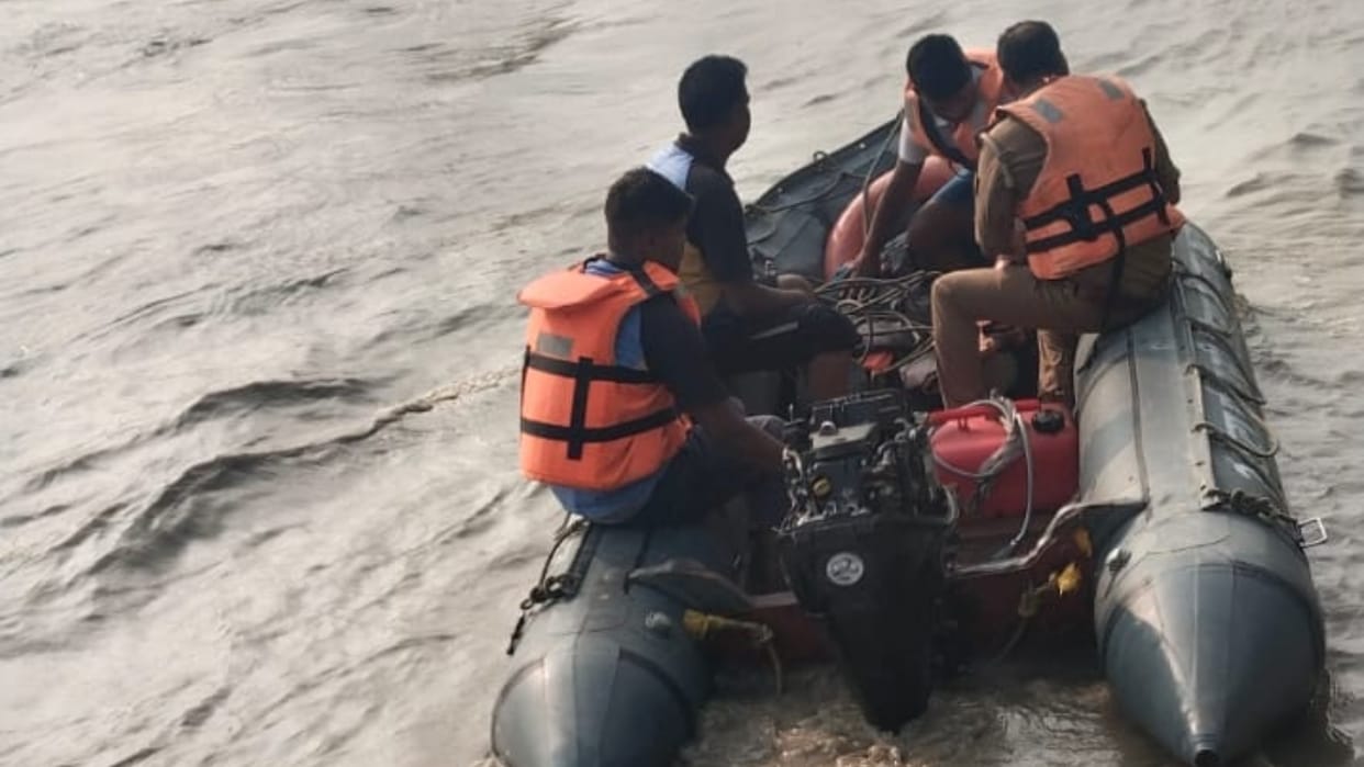 constable fell in the canal while walking in lakhimpur kheri