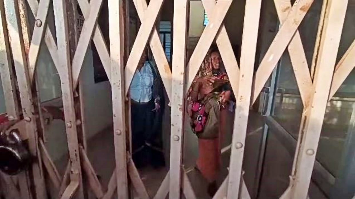 In Dholpur PHC, the entire staff left the maternity