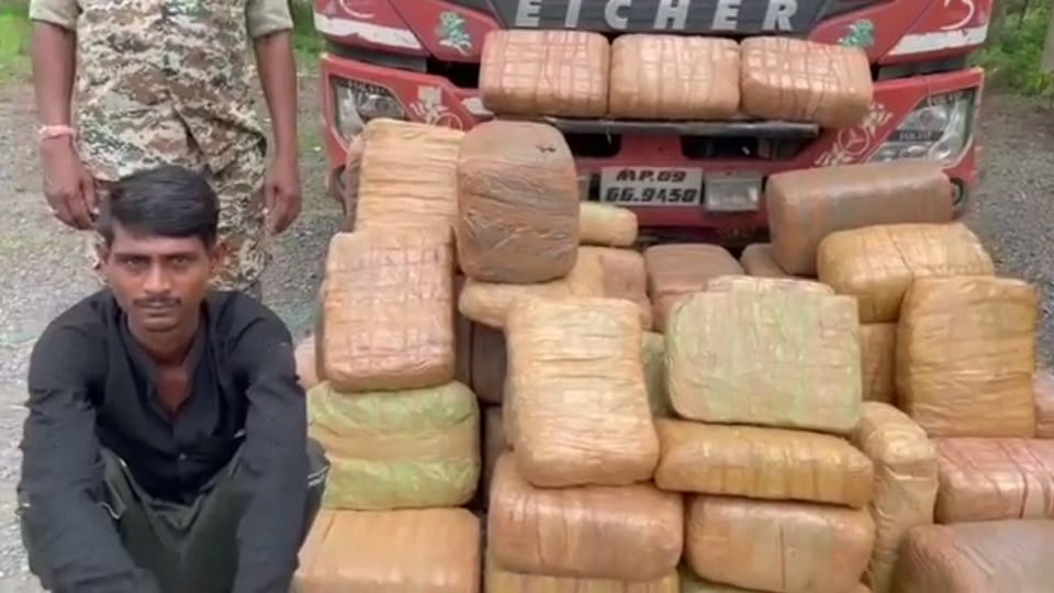 पुलिस की गिरफ्त में आरोपी