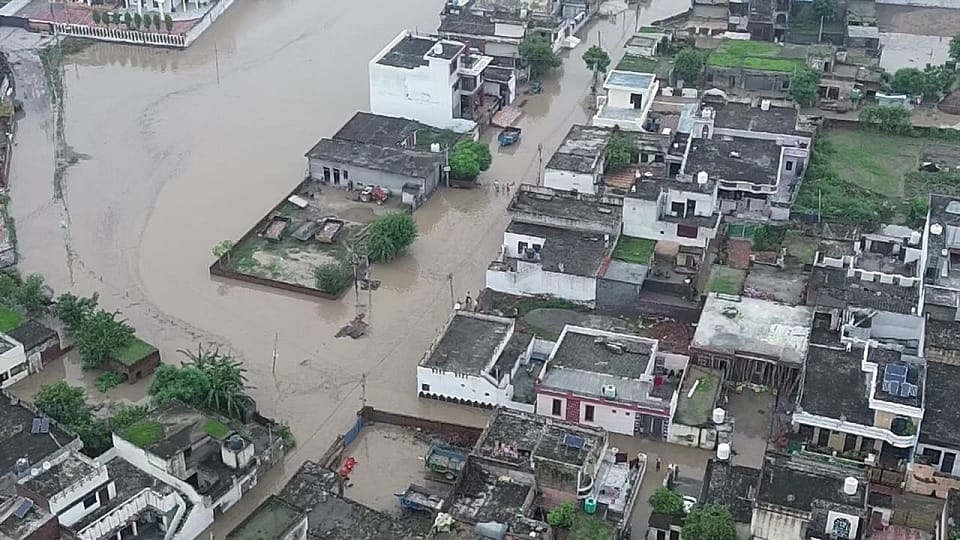 Haryana Flood Situation, Crack in embankment of Samaspur village of Karnal, water filled in 27 villages
