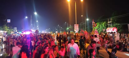 Kanwar Yatra: The highway became saffron, the kanwariyas moving towards the pagodas dancing and singing