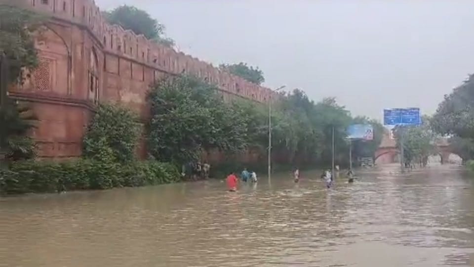 Yamuna water has come on roads and colonies in low-lying areas of Delhi