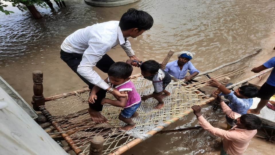 Yamuna water has come on roads and colonies in low-lying areas of Delhi