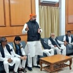 भाजपा नेताओं के साथ मीटिंग करते प्रदेश अध्यक्ष सम्राट चौधरी।