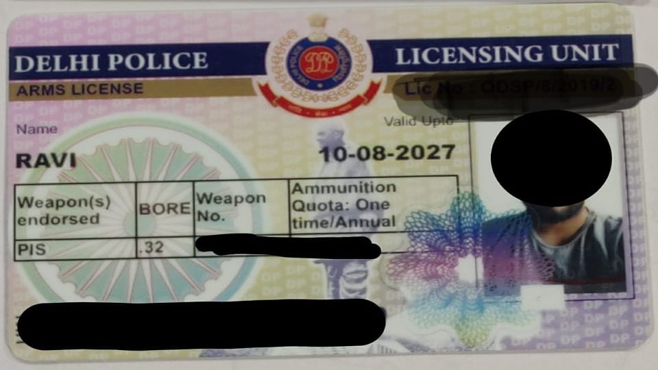Delhi Police gave the license of the weapon to the criminal.