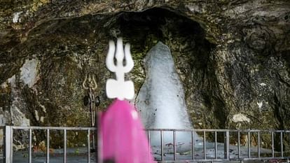 Amarnath Yatra: छड़ी मुबारक पवित्र गुफा के लिए रवाना, चंदनबााड़ी में होगा रात्रि विश्राम Amarnath Yatra Chhadi Mubarak left for the holy cave