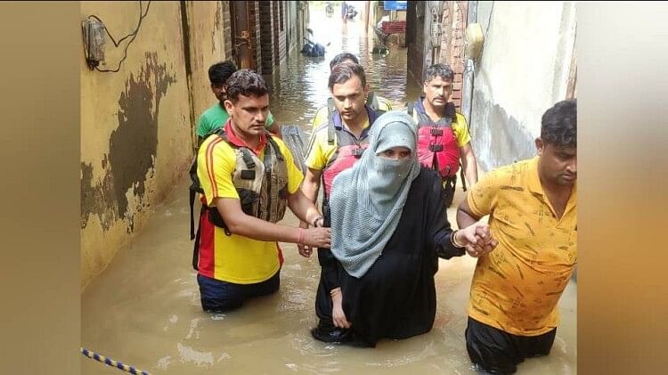 आसमान से बरसी आफत: हरिद्वार-रुड़की में कई गांव जलमग्न, कमर तक भरा पानी, हर तरफ दिखा बर्बादी का मंजर, तस्वीरें Flood Like Condition in Haridwar and Roorkee Many Villages after Heavy Rainfall Photos