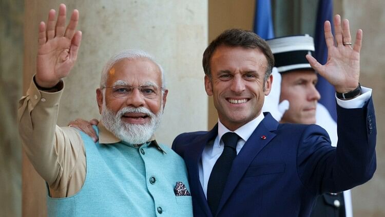 PM Modi France Visit: पेरिस के एलिसी पैलेस में पीएम मोदी ने किया रात्रिभोज, राष्ट्रपति मैक्रों ने की मेजबानी