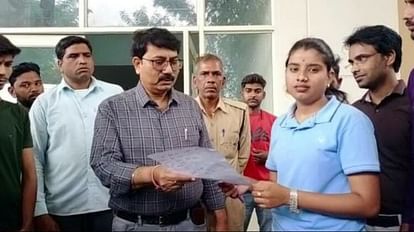 पटवारी परीक्षा परिणाम मामले में छात्रों ने कलेक्टर कार्यालय का किया घेराव, उच्च स्तरीय जांच की मांग की पटवारी परीक्षा परिणाम मामले में छात्रों ने कलेक्टर कार्यालय का किया घेराव, उच्च स्तरीय जांच की मांग की