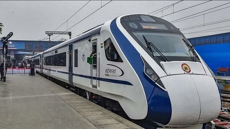 Vande Bharat Express: CSMT-Madgaon’s catering contractor fined Rs 25,000, IRCTC takes action on complaints