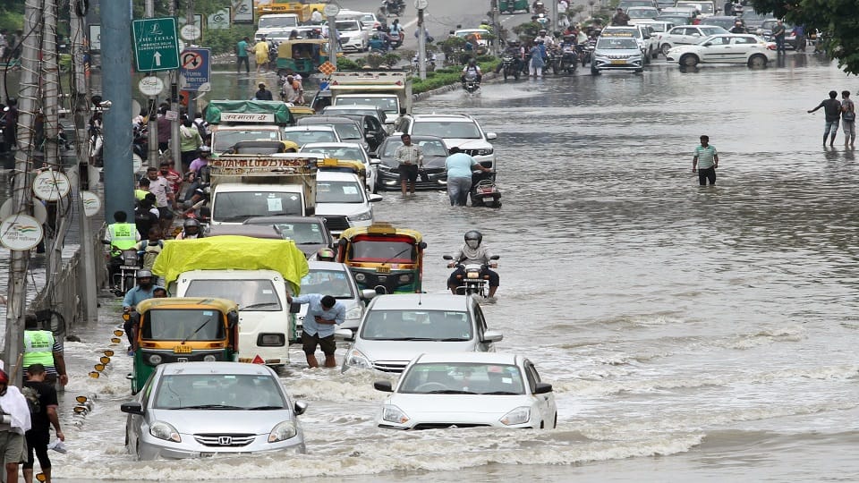 delhi flood update Jam gate of ITO barrage opened