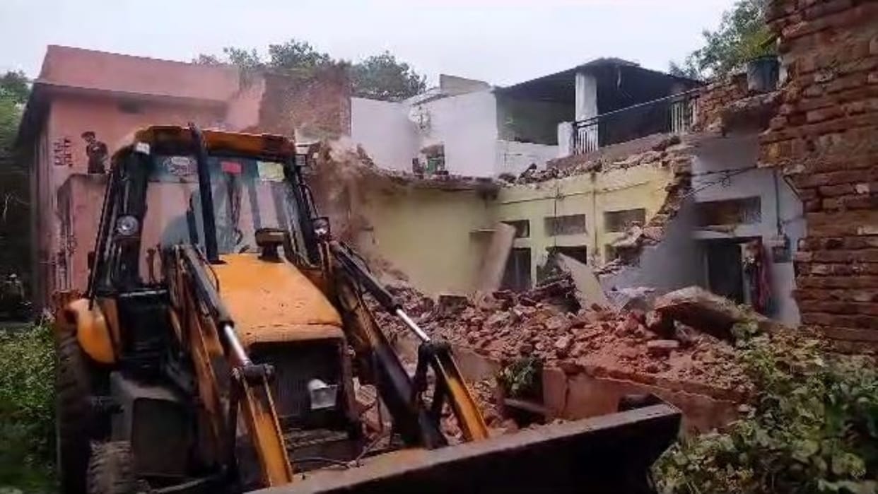 Akshaya Murder Case Bulldozer runs on illegal house of miscreant who shot former DGP granddaughter