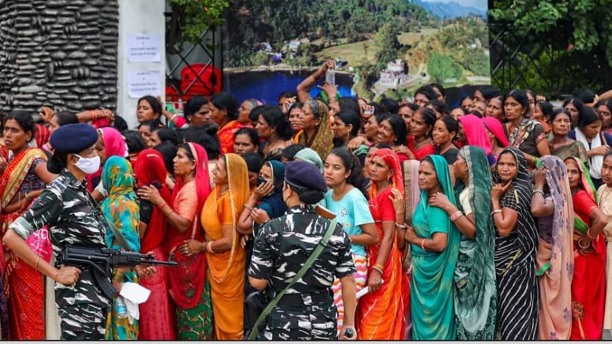 Amarnath Yatra 2023: With cheers groups move towards holy cave, see journey in pictures