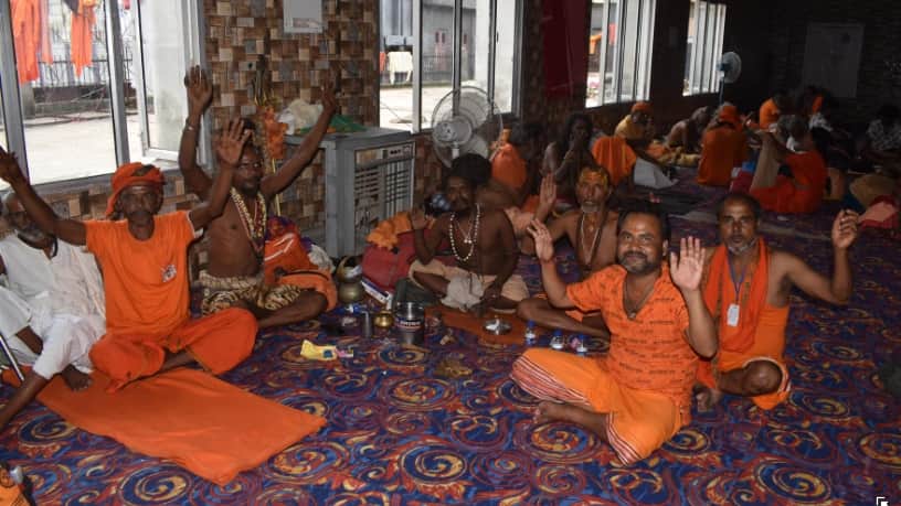Amarnath Yatra 2023: With cheers groups move towards holy cave, see journey in pictures