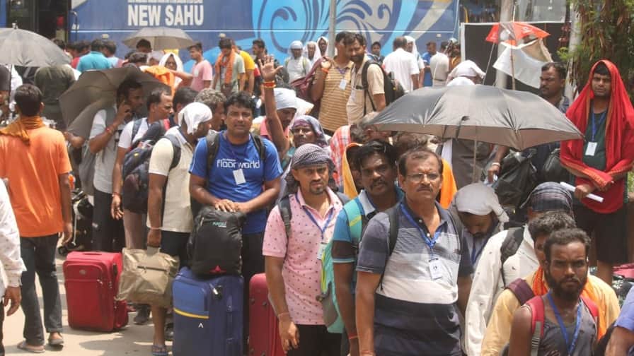 Amarnath Yatra 2023: With cheers groups move towards holy cave, see journey in pictures