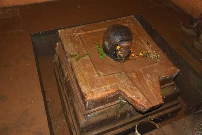 Amriteshwar Mahadev is the first Shivling of the salvation journey of Kashi, the son of Muni had received the