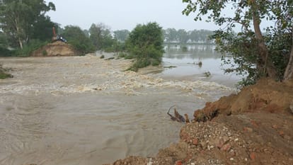 Baghpat: many villages are in danger due to breach of embankment of Yamuna, officers is not taking action
