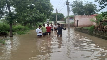 Baghpat: many villages are in danger due to breach of embankment of Yamuna, officers is not taking action