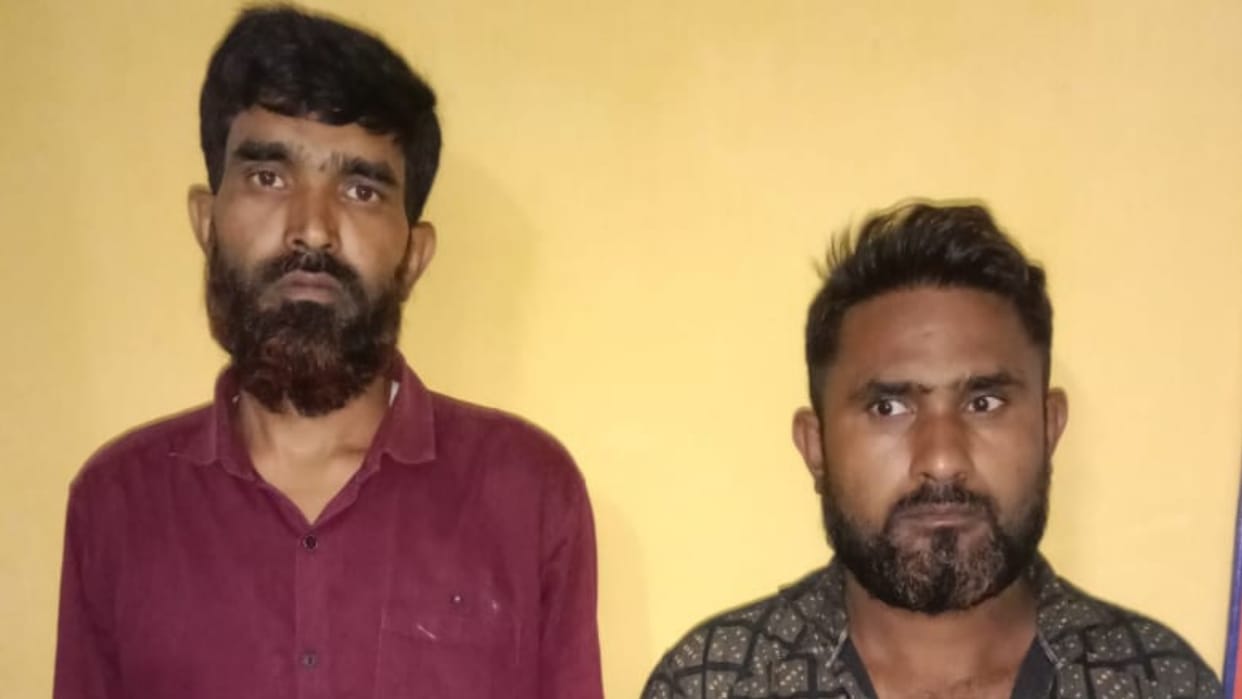 Two smugglers arrested with 54 diamonds in Gariaband