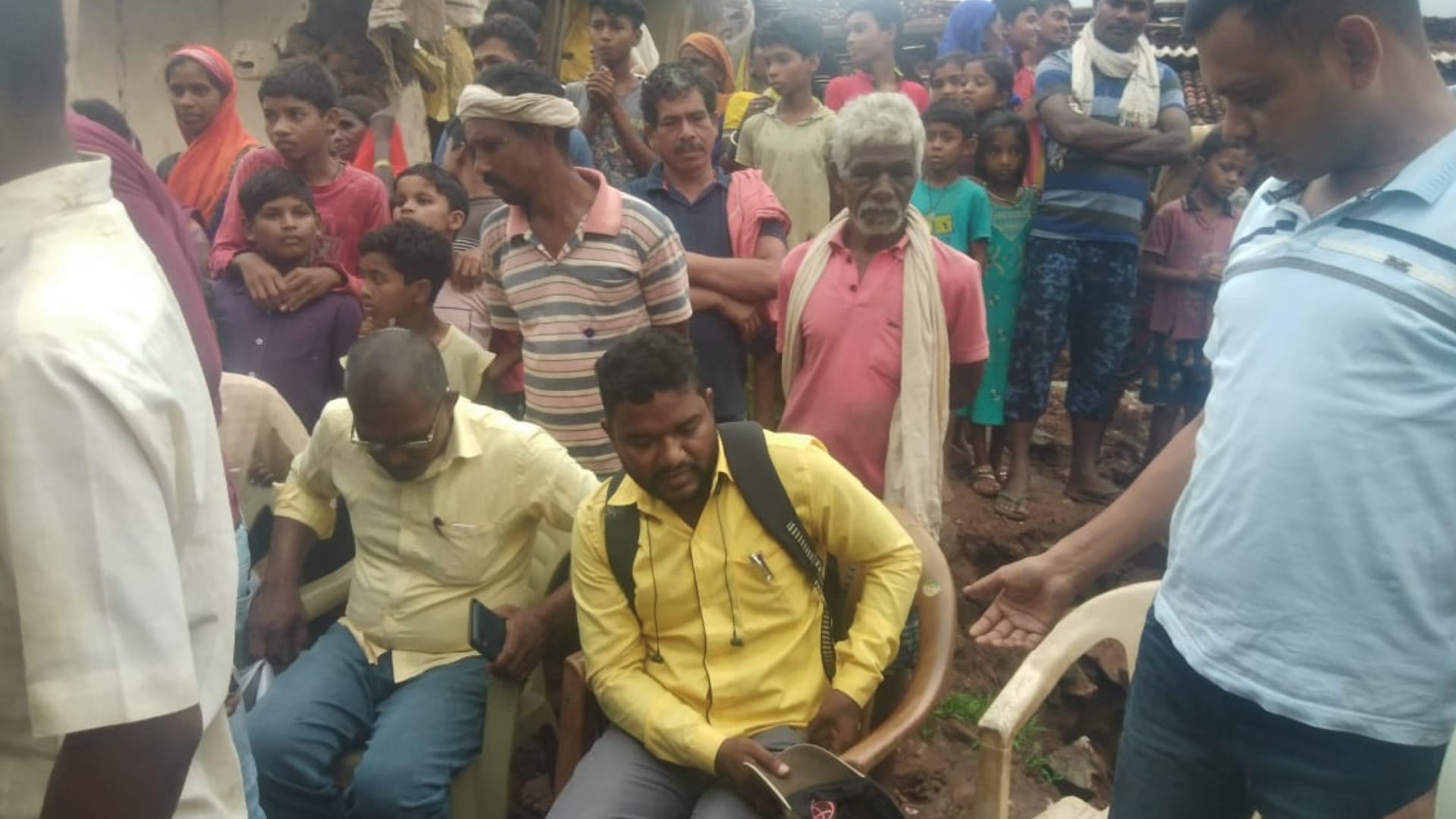 ग्रामीणों ने शातिर ठग को पकड़ा।