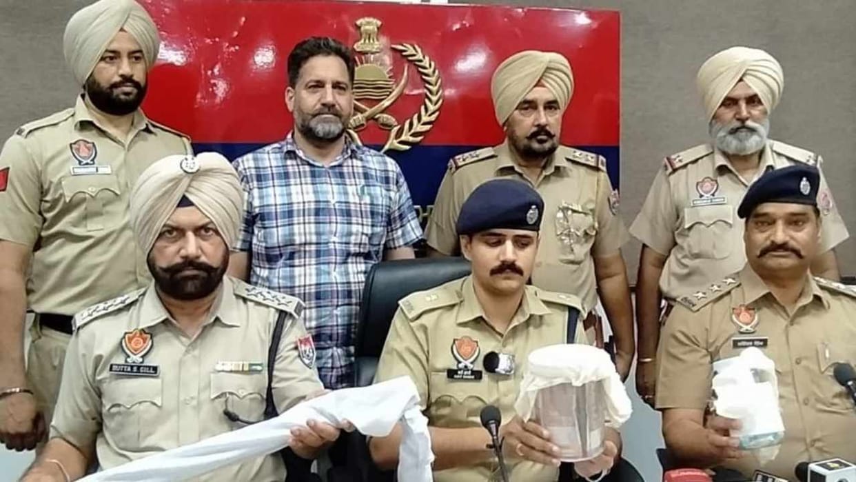 Punjab police arrested four smugglers who used to order heroin and weapons through drones