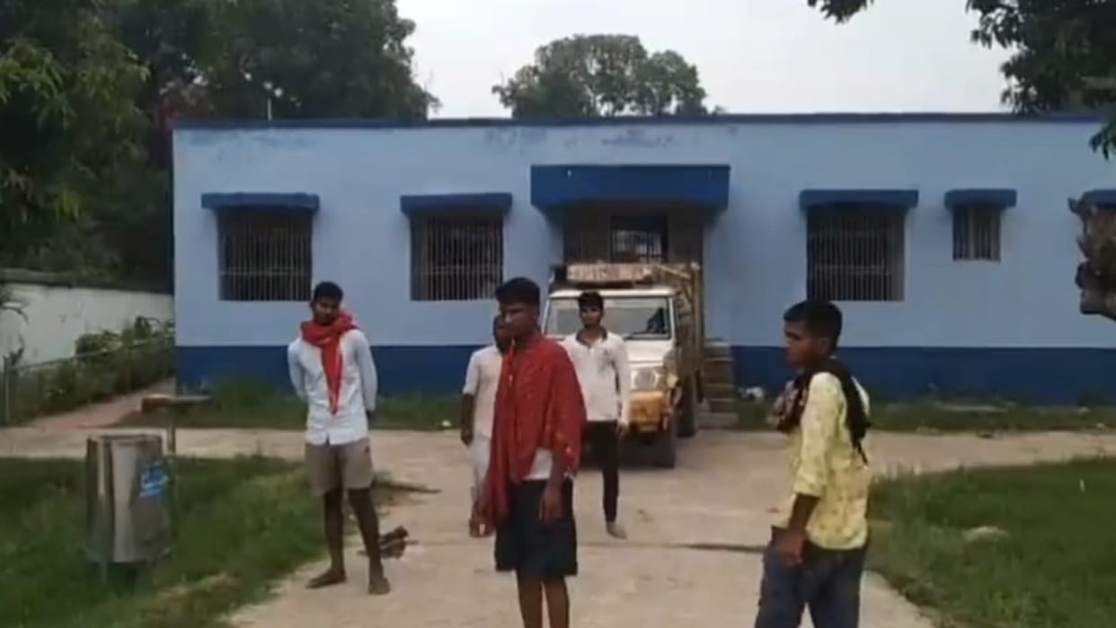 Dead body of newly married woman found hanging from fan in Khagaria, in-laws absconding; dowry murder case