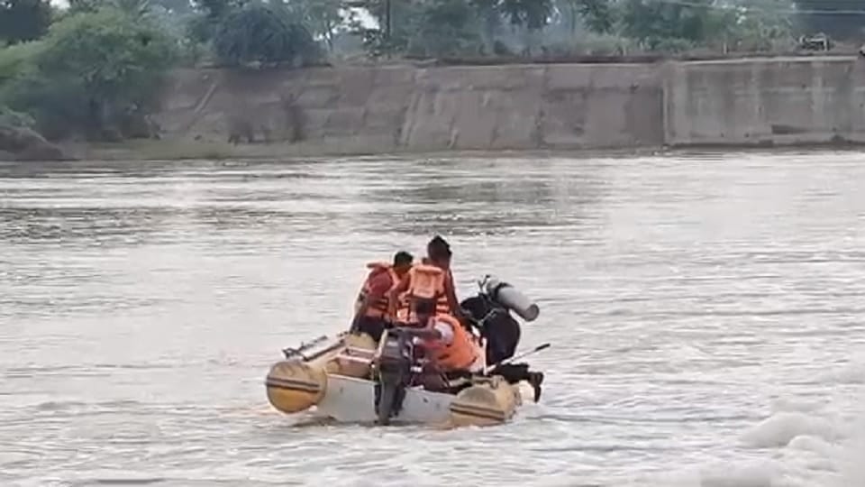 While washing the bike two youths fell into the raging river after slipping dead body recovered