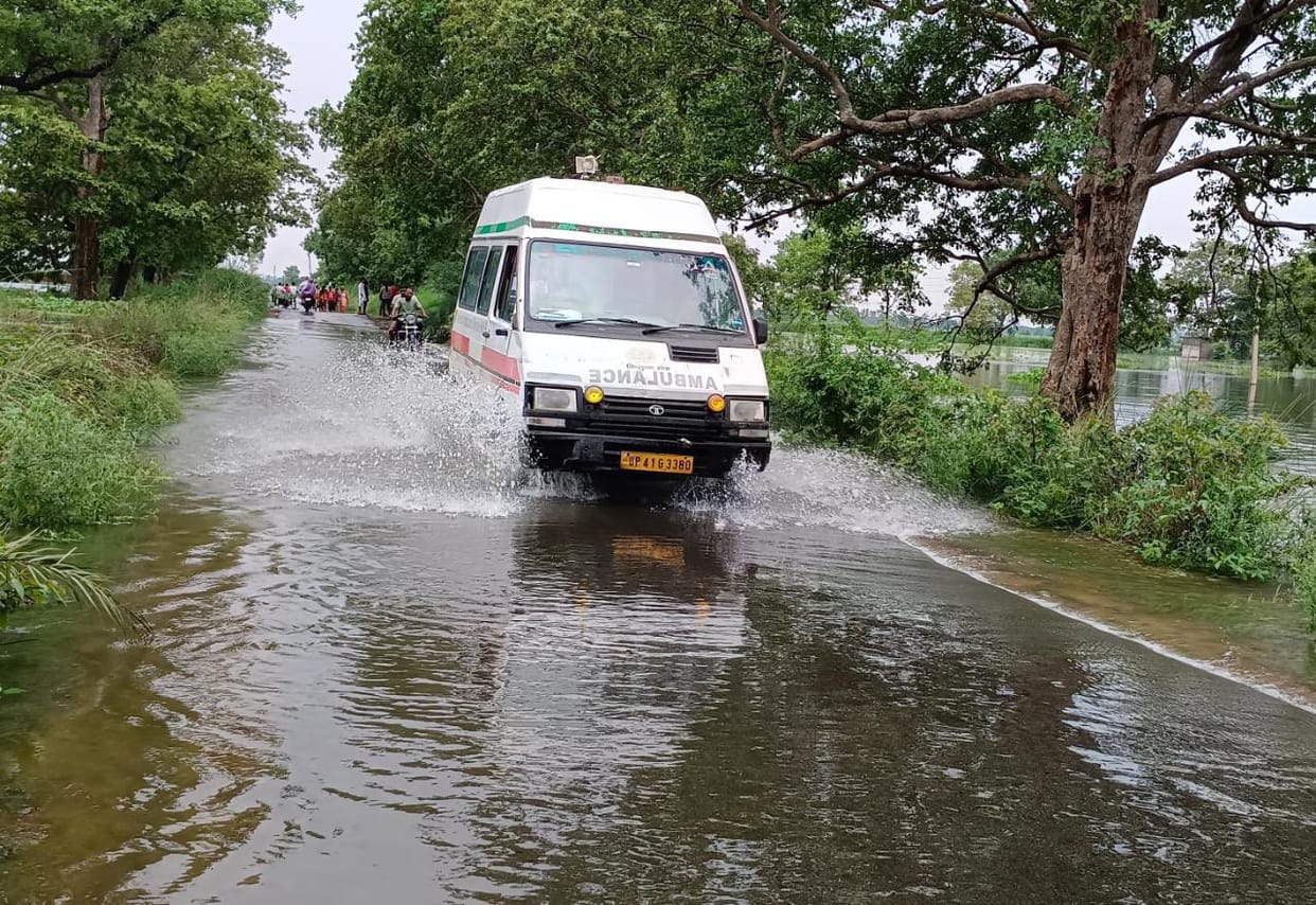 Increased water level in Ganga and Yamuna, danger of flood in UP