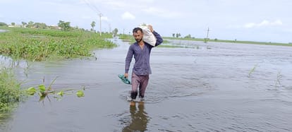 Flood in UP: Yamuna embankment breached in Baghpat, people stranded on island in Bijnor Hastinapur