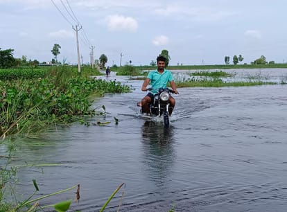 Flood in Hastinapur: struggle to save lives in front of the victims, life in Danger