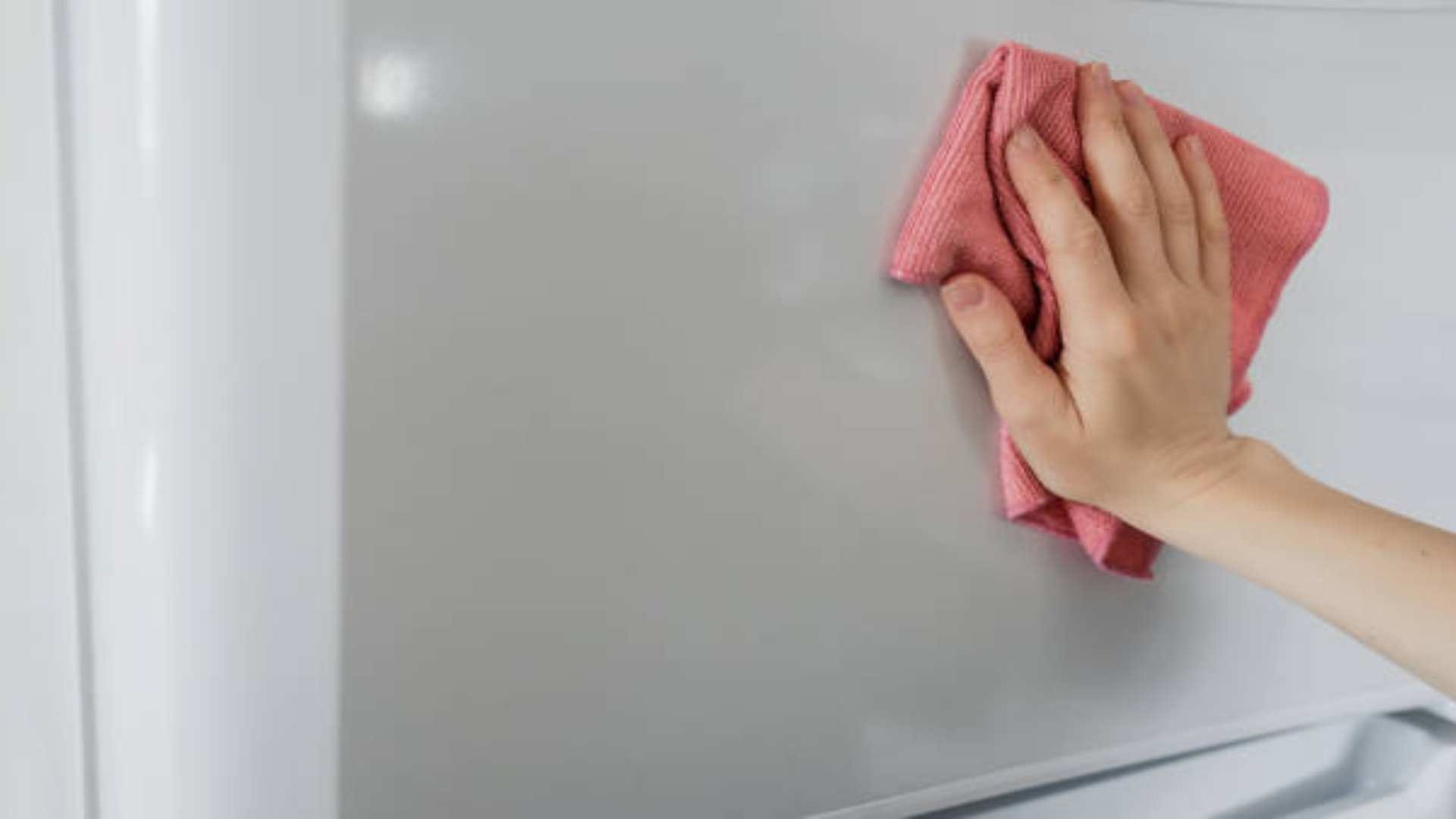 How to remove stains from fridge follow these steps