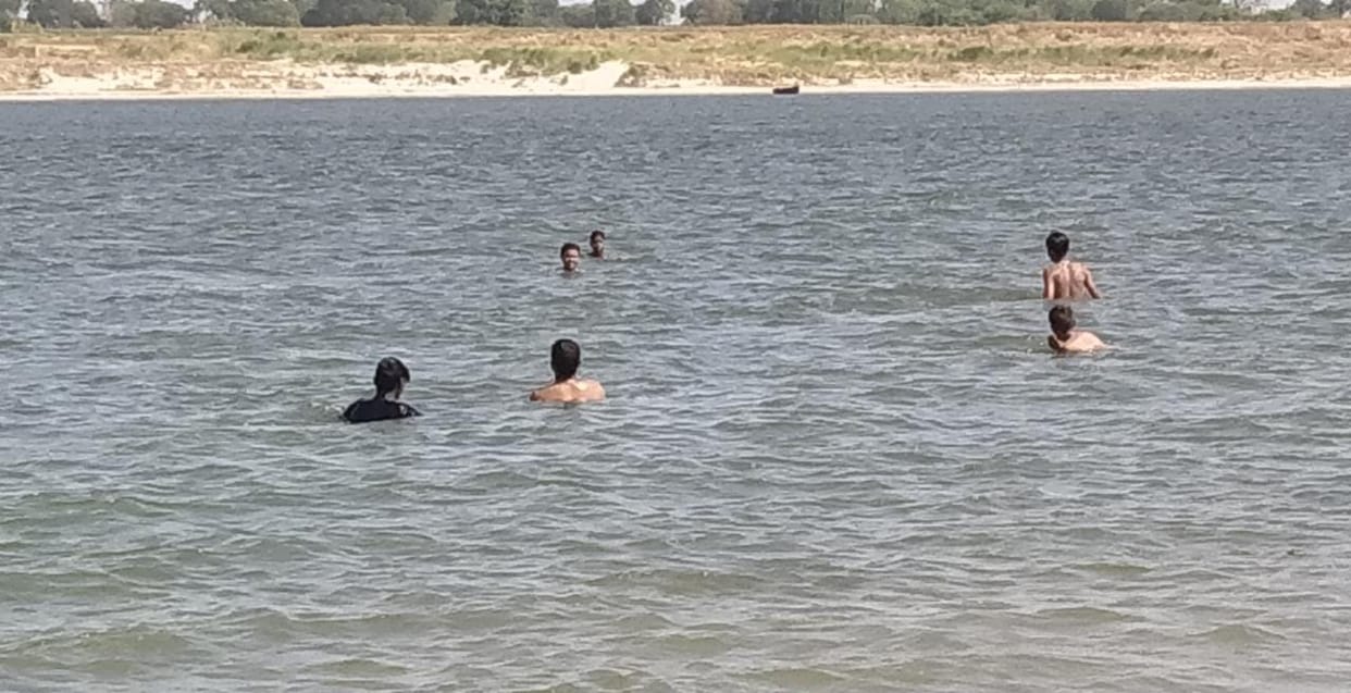 Huge amount of microplastic is reaching the river ganga through clothes