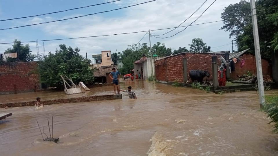 flood in Uttarakhand Roorkee Three killed in Laksar khanpur  teams deployed Material being sent by helicopter