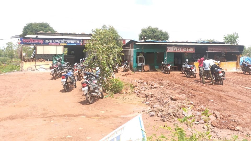 Liquor being sold illegally at Dhaba in Balod