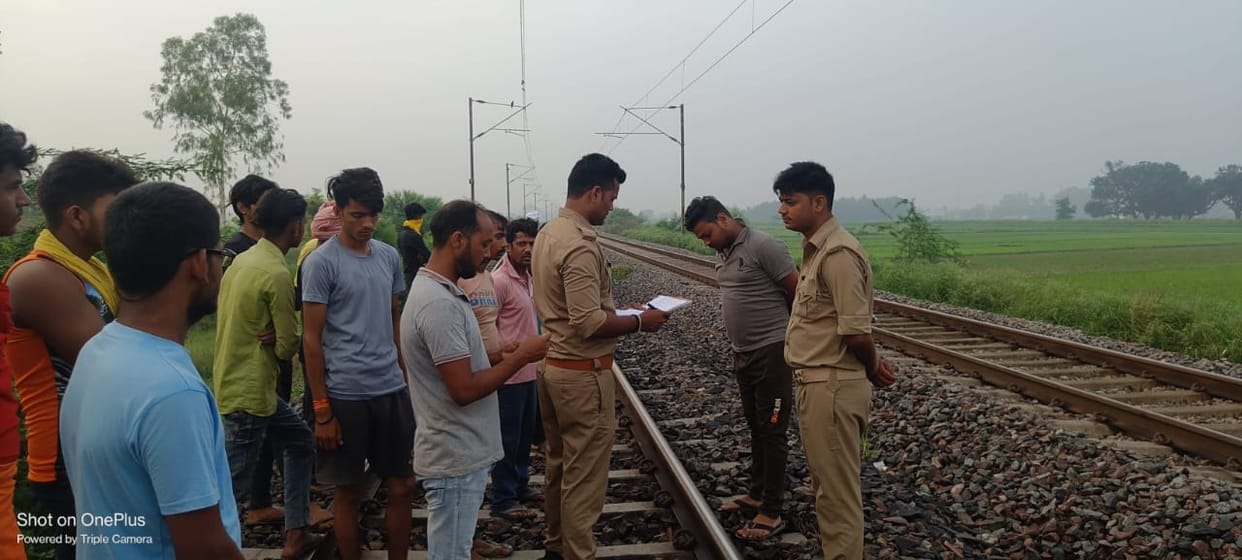 Jaunpur Accident: Couple jumps in front of train, girlfriend dies, youth injured