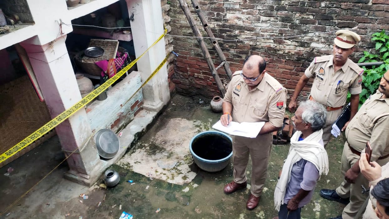 Babas brutally killed by drunken grandson by banging his head on the wall, the accused was lying near the dead