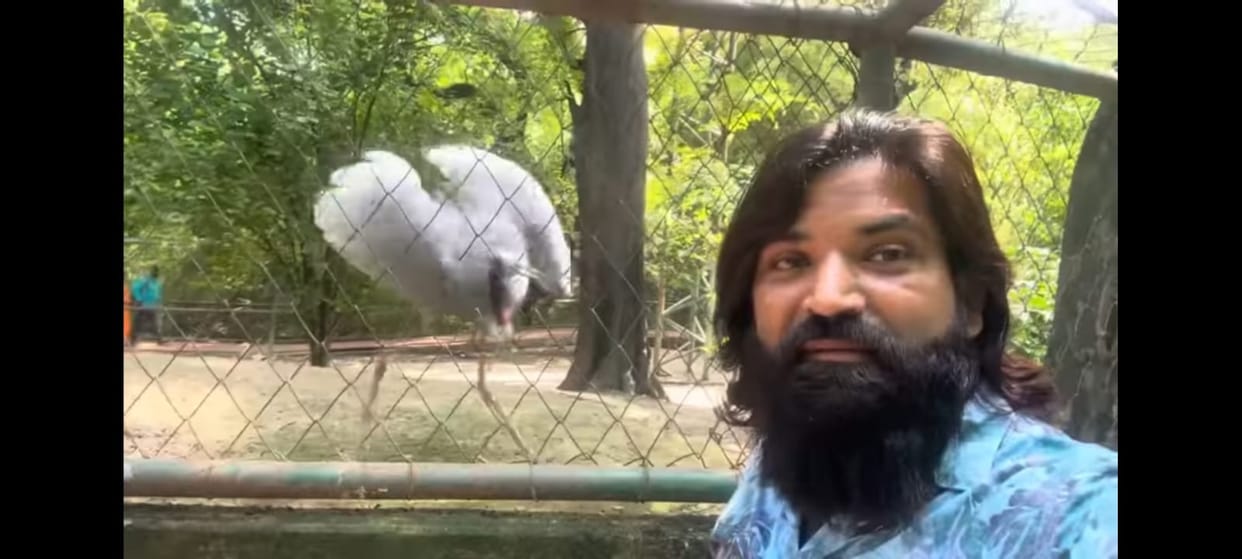 Arif secretly reached to meet the stork, became speechless with joy, ZOO administration has started investigat