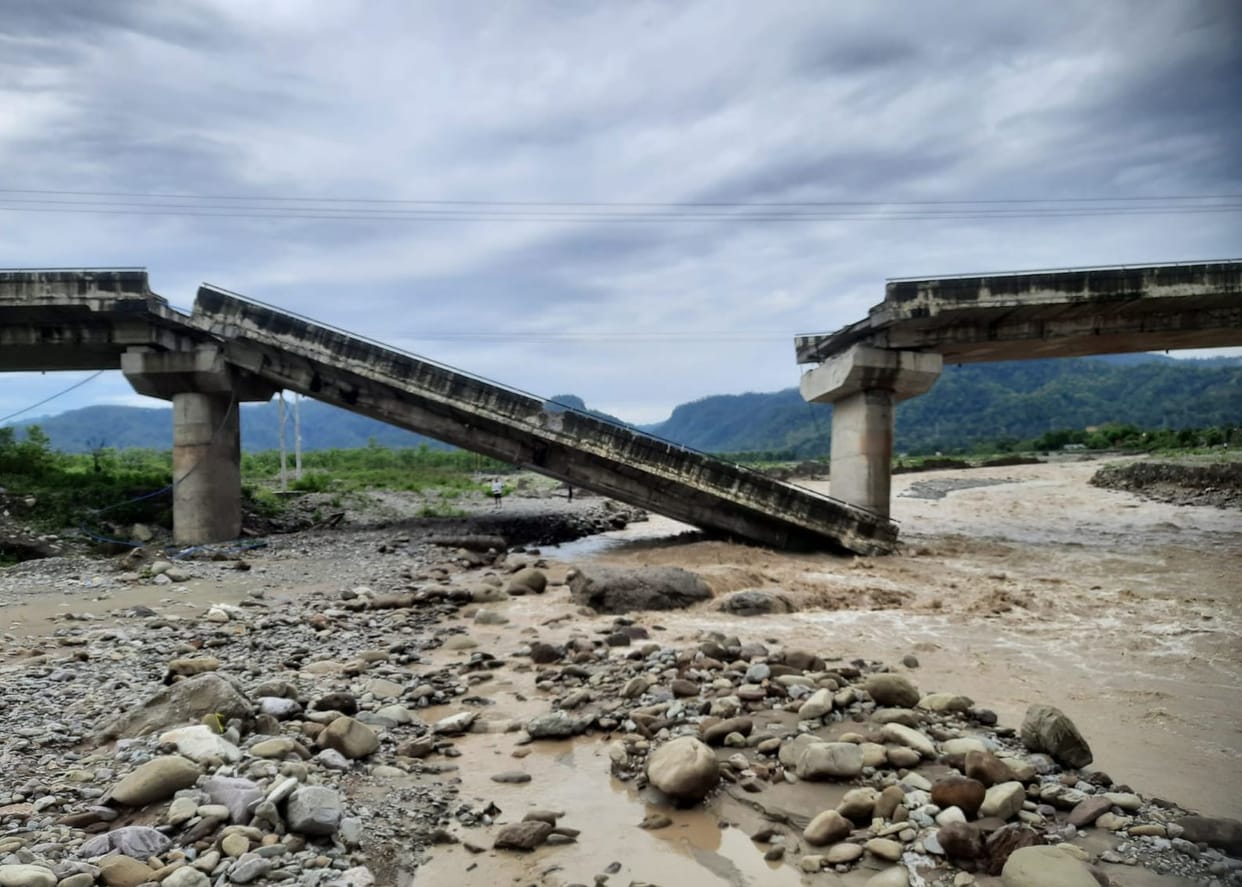 Bridge built on the Malan river broke in the tussle between the departments Uttarakhand news in hindi